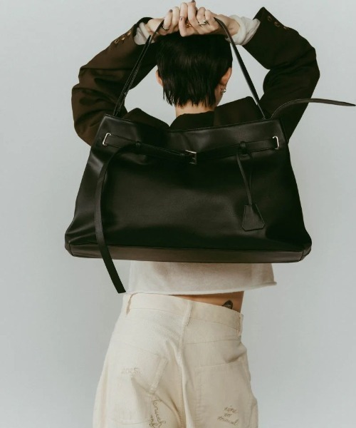 Knuth Marf（クヌースマーフ）の「Knuth Marf belted leather bigbag（ハンドバッグ・レディース・ブラック・FREE）」の12枚目の写真