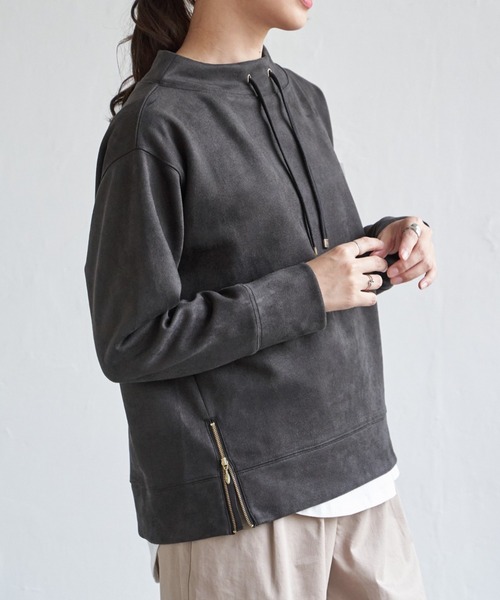 ikka（イッカ）の「【雑誌InRed12月号掲載】フェイクスエードスピンドルプルオーバー（スウェット・レディース・グリーン/コーラルピンク/ベージュ/チャコール/ブラウン系その他・M/L/S）」の2枚目の写真