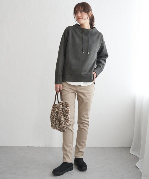 ikka（イッカ）の「【雑誌InRed12月号掲載】フェイクスエードスピンドルプルオーバー（スウェット・レディース・グリーン/コーラルピンク/ベージュ/チャコール/ブラウン系その他・M/L/S）」の20枚目の写真