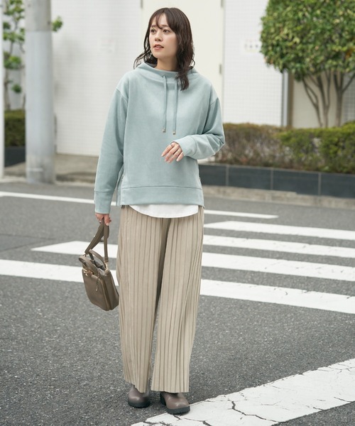 ikka（イッカ）の「【雑誌InRed12月号掲載】フェイクスエードスピンドルプルオーバー（スウェット・レディース・グリーン/コーラルピンク/ベージュ/チャコール/ブラウン系その他・M/L/S）」の7枚目の写真