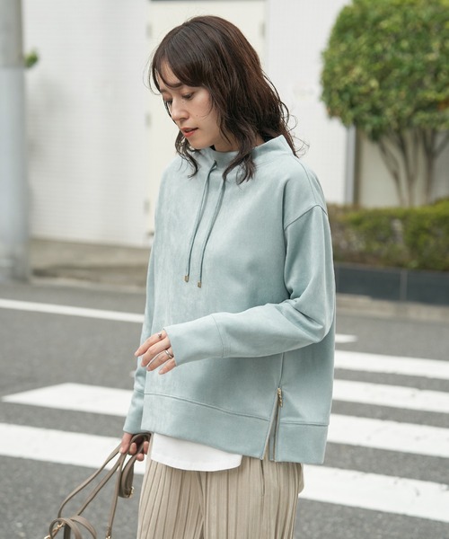 ikka（イッカ）の「【雑誌InRed12月号掲載】フェイクスエードスピンドルプルオーバー（スウェット・レディース・グリーン/コーラルピンク/ベージュ/チャコール/ブラウン系その他・M/L/S）」の6枚目の写真