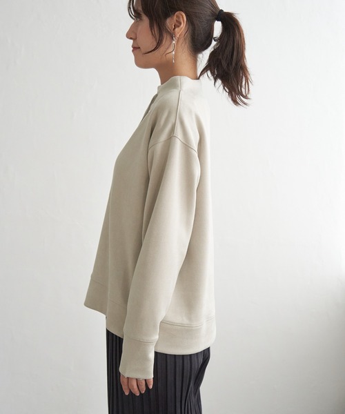 ikka（イッカ）の「【雑誌InRed12月号掲載】フェイクスエードスピンドルプルオーバー（スウェット・レディース・グリーン/コーラルピンク/ベージュ/チャコール/ブラウン系その他・M/L/S）」の10枚目の写真