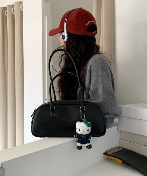 mebole(メボレ)の「Classic Refined Shoulder Bag(ショルダーバッグ・レディース・レッド/ブラック・FREE)」の3枚目の写真
