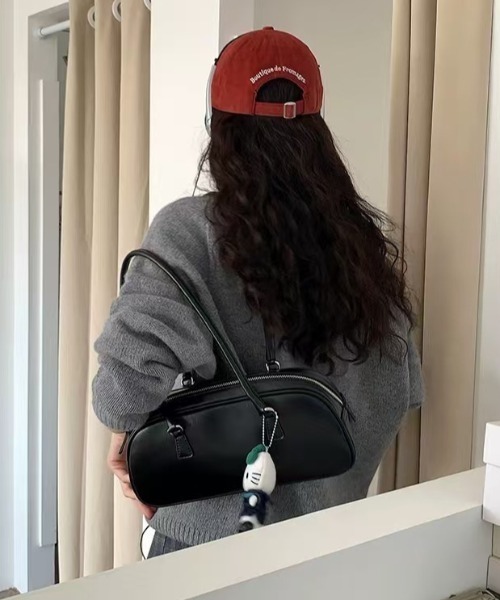 mebole(メボレ)の「Classic Refined Shoulder Bag(ショルダーバッグ・レディース・レッド/ブラック・FREE)」の6枚目の写真