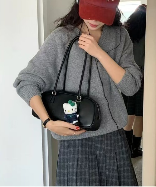 mebole(メボレ)の「Classic Refined Shoulder Bag(ショルダーバッグ・レディース・レッド/ブラック・FREE)」の9枚目の写真