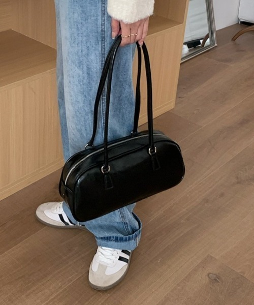 mebole(メボレ)の「Classic Refined Shoulder Bag(ショルダーバッグ・レディース・レッド/ブラック・FREE)」の10枚目の写真