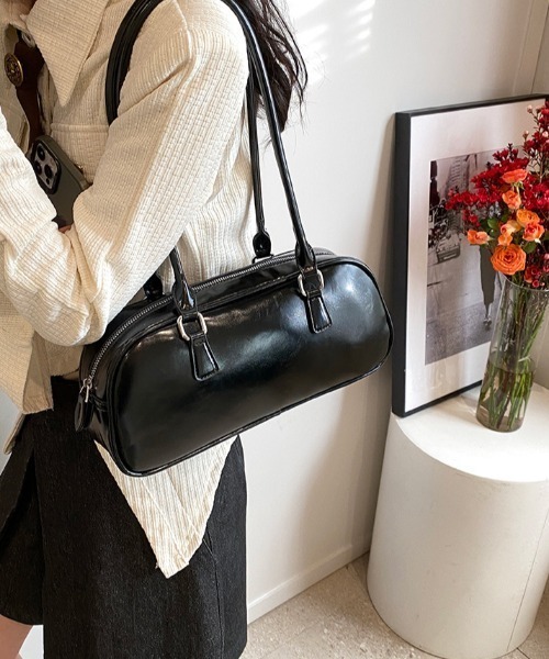 mebole(メボレ)の「Classic Refined Shoulder Bag(ショルダーバッグ・レディース・レッド/ブラック・FREE)」の11枚目の写真