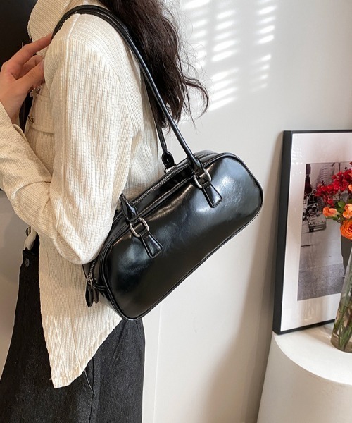 mebole(メボレ)の「Classic Refined Shoulder Bag(ショルダーバッグ・レディース・レッド/ブラック・FREE)」の12枚目の写真