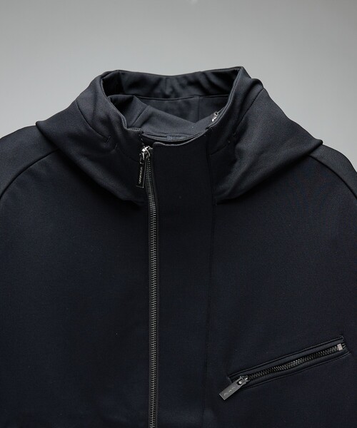 DESIGNWORKS（デザインワークス）の「【セットアップ対応】ストレッチナイロン アクティブライダース フーディー（ブルゾン・メンズ・チャコールグレー/ダークネイビー・48/50/46）」の10枚目の写真