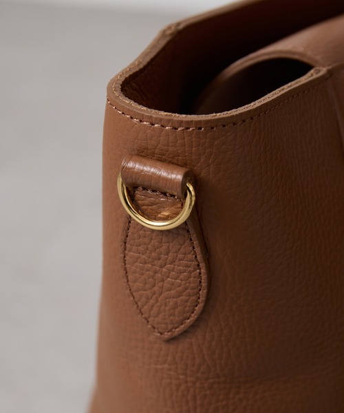YOUNG&OLSEN The DRYGOODS STORE（ヤングアンドオルセン）の「【YOUNG&OLSEN】EMBOSSED LEATHER DELUXE TOTE L/トートバッグ（トートバッグ・レディース・ブラック/ブラウン/ベージュ・FREE）」の9枚目の写真