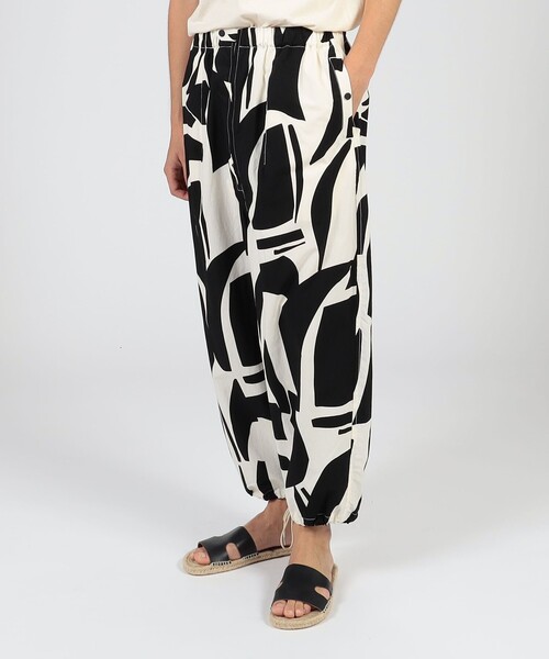 HAVERSACK(ハバーザック)の「HAVERSACK ATTIRE コットン総柄イージーパンツ(その他パンツ・メンズ・ブラック系その他・M)」の2枚目の写真