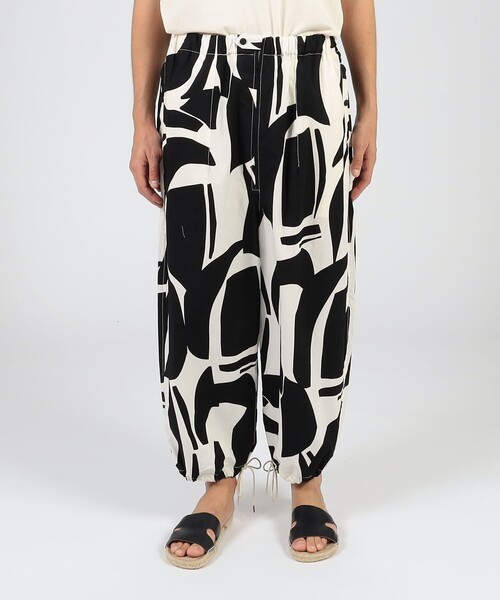 HAVERSACK(ハバーザック)の「HAVERSACK ATTIRE コットン総柄イージーパンツ(その他パンツ・メンズ・ブラック系その他・M)」の3枚目の写真