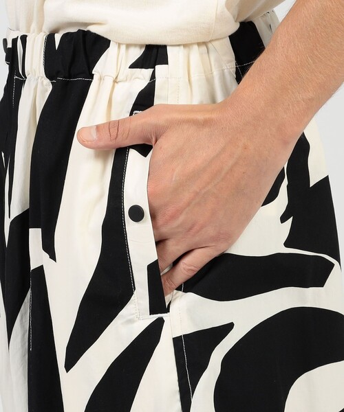 HAVERSACK(ハバーザック)の「HAVERSACK ATTIRE コットン総柄イージーパンツ(その他パンツ・メンズ・ブラック系その他・M)」の8枚目の写真