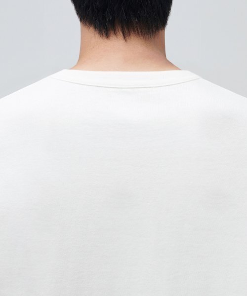 MUSINSA STANDARD（ムシンサスタンダード）の「リラックスフィットクルーネックポケットTシャツ[クリーム]（Tシャツ/カットソー・メンズ・その他・XXX-LARGE/SMALL/MEDIUM/LARGE/X-LARGE/XX-LARGE）」の4枚目の写真