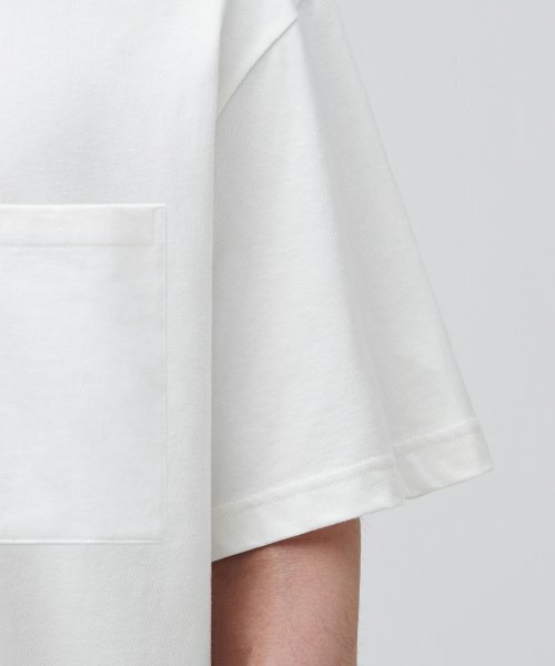 MUSINSA STANDARD（ムシンサスタンダード）の「リラックスフィットクルーネックポケットTシャツ[クリーム]（Tシャツ/カットソー・メンズ・その他・XXX-LARGE/SMALL/MEDIUM/LARGE/X-LARGE/XX-LARGE）」の5枚目の写真