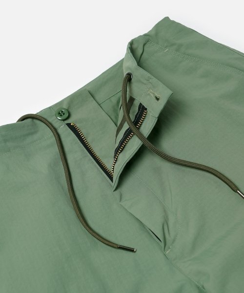 FRIZMWORKS(フリズムワークス)の「NYLON RIPSTOP PARACHUTE PANTS _ SAGE GREEN(スウェットパンツ・レディース・その他・MEDIUM/LARGE/X-LARGE)」の4枚目の写真