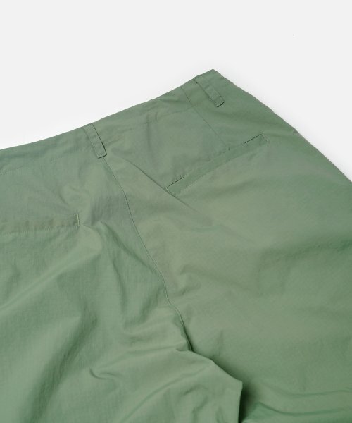 FRIZMWORKS(フリズムワークス)の「NYLON RIPSTOP PARACHUTE PANTS _ SAGE GREEN(スウェットパンツ・レディース・その他・MEDIUM/LARGE/X-LARGE)」の8枚目の写真