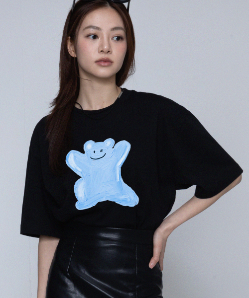GRAVER（グレーバー）の「[ユニセックス]ブルーペインティングビッグベアスマイル半袖Tシャツ_ブラック（Tシャツ/カットソー・レディース・ブラック・SMALL/MEDIUM/LARGE/X-LARGE）」の2枚目の写真