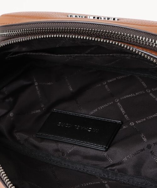 MICHAEL KORS（マイケルコース）の「COOPER ユーティリティ ベルトバッグ（ボディバッグ/ウエストポーチ・メンズ・ブラウン系・FREE）」の4枚目の写真