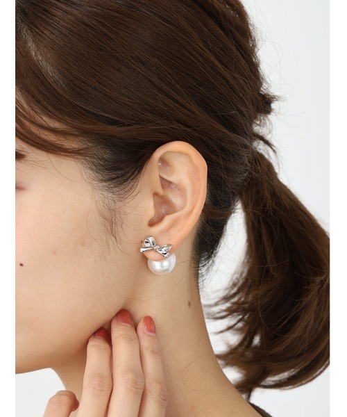 Edit Sheen（エディットシーン）の「大粒パールキャッチモチーフピアス（ヘアゴム・レディース・シルバー/ゴールド・FREE）」の2枚目の写真
