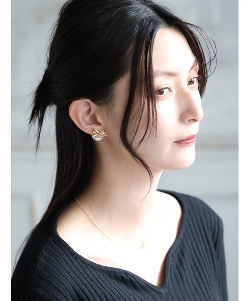 Edit Sheen（エディットシーン）の「大粒パールキャッチモチーフピアス（ヘアゴム・レディース・シルバー/ゴールド・FREE）」の6枚目の写真