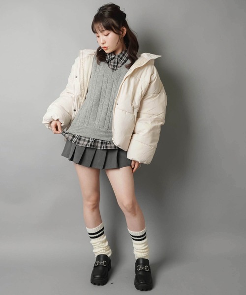 SPINNS(スピンズ)の「インパンレイヤード風プリーツミニスカート/3ボタン(スカート・レディース・ブラック/グレー・ONESIZE)」の11枚目の写真