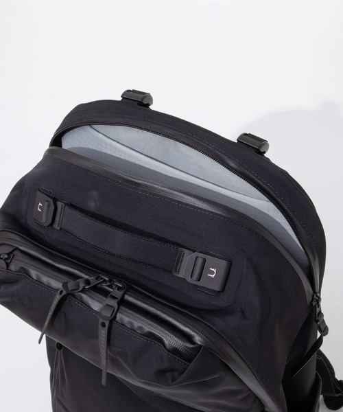 BLACK EMBER（ブラックエンバー）の「Black Ember CITADEL H2 EmberTex PFAS FREE 25L ブラックエンバー リュックサック バックパック（バックパック/リュック・メンズ・ブラック・FREE）」の13枚目の写真