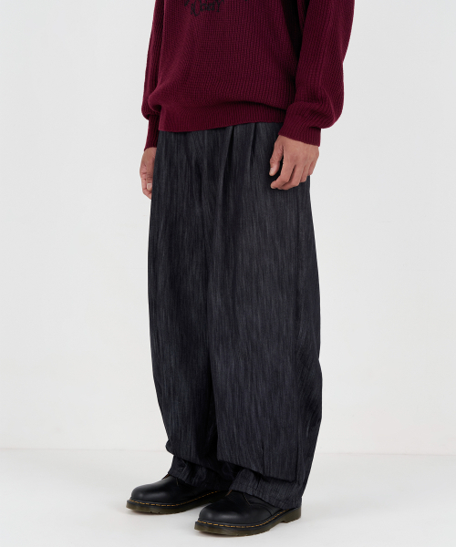 URBANSTOFF(アーバンストッフ)の「デュラブルロングバルーンパンツ(インディゴ)(デニムパンツ・レディース・その他・MEDIUM/SMALL/LARGE)」の1枚目の写真