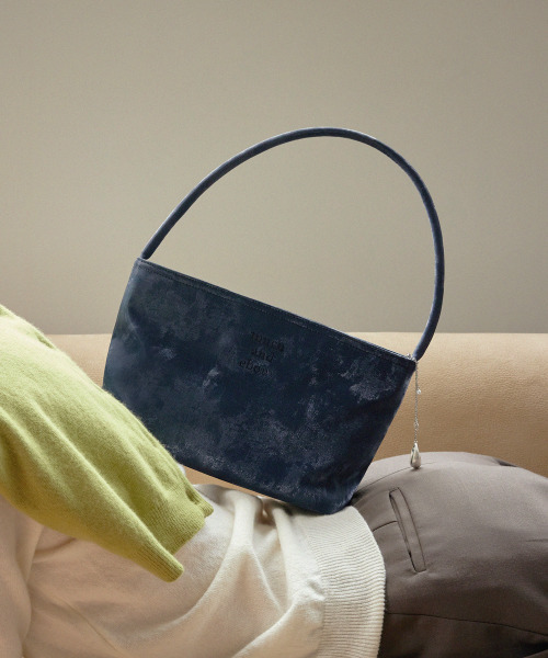 MUCU AND EBONY(ムクアンドエボニー)の「Near Flat Bag _ Deep Navy(ショルダーバッグ・レディース・その他・FREE)」の1枚目の写真