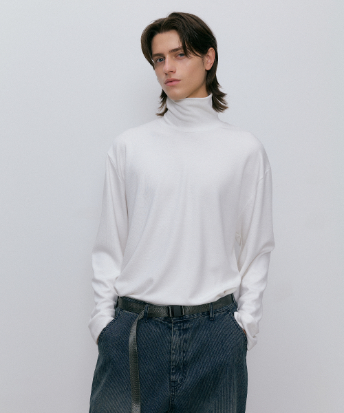 ENDOOR(エンドア)の「Turtleneck long sleeve t-shirt (ivory)(Tシャツ/カットソー・メンズ・アイボリー・1)」の1枚目の写真