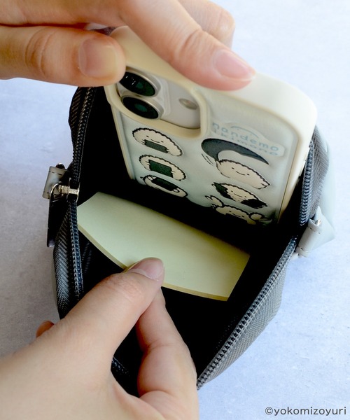 M-factory（エムファクトリー）の「ポーチ キャラクター スマホストラップ なんでもいきもの「スマホポーチ」 なんもの スマホ用ポーチ（スマホグッズ・レディース・グレー/イエロー・ONE SIZE）」の14枚目の写真