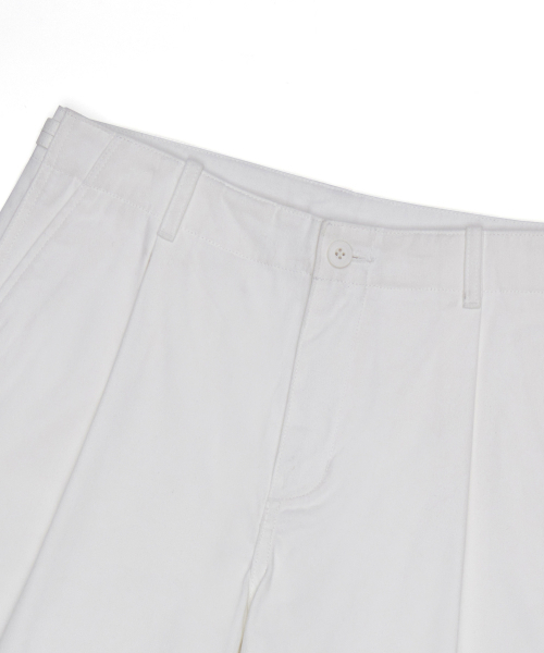 FIELDERS(フィールダーズ)の「BASIC STANDARD FIT ONE-TUCK SHORTS WHITE(その他パンツ・メンズ・その他・MEDIUM/LARGE)」の4枚目の写真