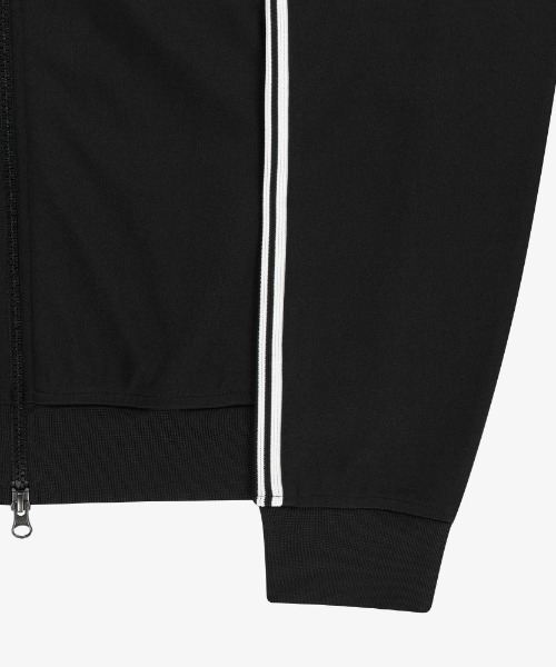 THE NORTH FACE（ザノースフェイス）の「国内未発売 THE NORTH FACE(ザ・ノースフェイス)/トラックジャケット トラックブルゾン ジャージ  スタンドネック  ロゴ刺繍/TNF TRACK JACKET（ジャージ・レディース・ブラック/オフホワイト/グリーン・L/M/XL）」の5枚目の写真