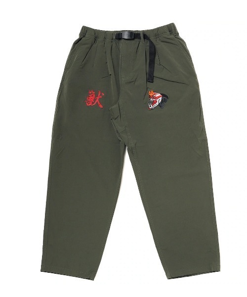 RADIO EVA(ラヂオエヴァ)の「RADIO EVA A081 THE BEAST EMBROIDERY Tapered Pants(その他パンツ・メンズ・オリーブ/ネイビー・X-LARGE/LARGE)」の2枚目の写真