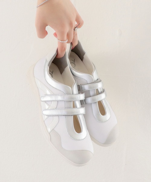 byあしながおじさん（バイアシナガオジサン）の「ダブルストラップバレエスニーカー　8710649（スニーカー・レディース・オフホワイト/ブラック/ライトベージュ・S/M/L/LL）」の2枚目の写真