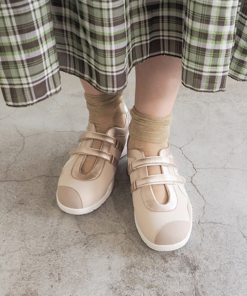 byあしながおじさん（バイアシナガオジサン）の「ダブルストラップバレエスニーカー　8710649（スニーカー・レディース・オフホワイト/ブラック/ライトベージュ・S/M/L/LL）」の3枚目の写真