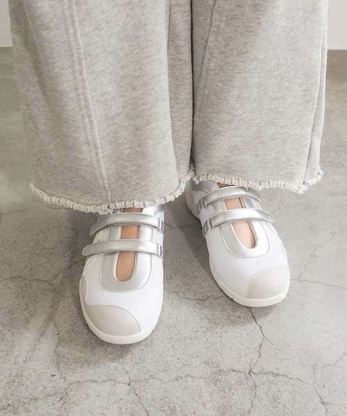 byあしながおじさん（バイアシナガオジサン）の「ダブルストラップバレエスニーカー　8710649（スニーカー・レディース・オフホワイト/ブラック/ライトベージュ・S/M/L/LL）」の19枚目の写真