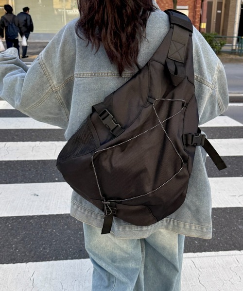 SOLLON.（ソルロン）の「ドローコードワンショルダーナイロンボディバッグ（ボディバッグ/ウエストポーチ・レディース・ブラウン/ネイビー/グレー/ブラック・FREE）」の11枚目の写真