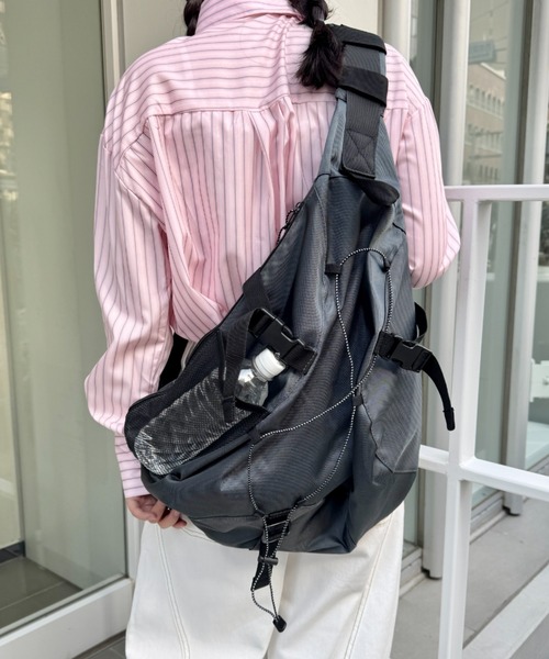 SOLLON.（ソルロン）の「ドローコードワンショルダーナイロンボディバッグ（ボディバッグ/ウエストポーチ・レディース・ブラウン/ネイビー/グレー/ブラック・FREE）」の14枚目の写真