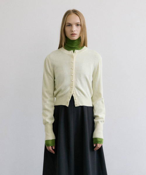 MAIS（マイス）の「PEARLY BUTTON WOOL CARDIGAN / BUTTER（カーディガン/ボレロ・レディース・ライトイエロー・FREE）」の5枚目の写真