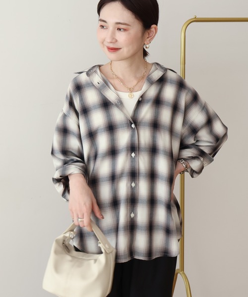 AMERICAN HOLIC（アメリカンホリック）の「【イージーケア】 チェックバックタックシャツ（シャツ/ブラウス・レディース・ブラック/ブルー/ベージュ・L/M）」の2枚目の写真