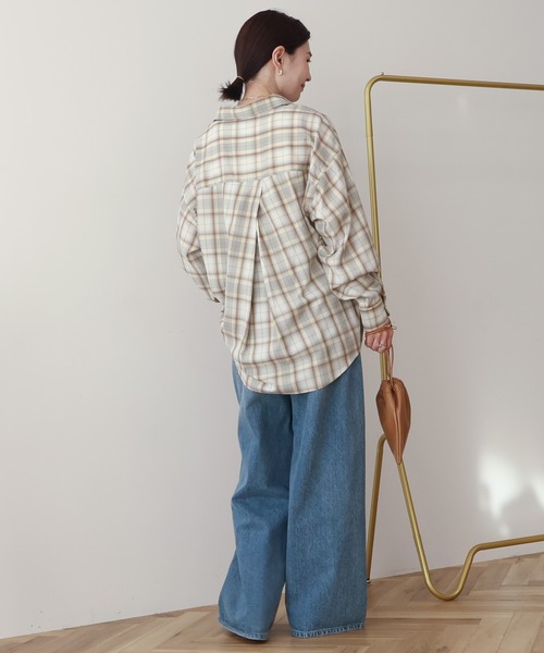 AMERICAN HOLIC（アメリカンホリック）の「【イージーケア】 チェックバックタックシャツ（シャツ/ブラウス・レディース・ブラック/ブルー/ベージュ・L/M）」の8枚目の写真