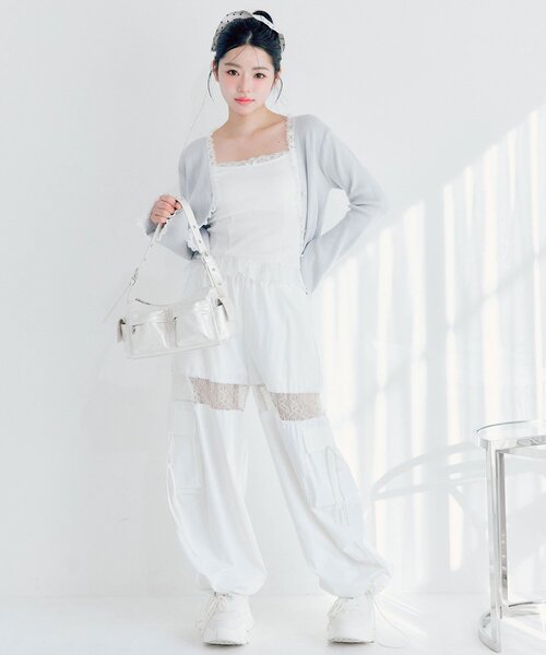 OLIVE des OLIVE(オリーブデオリーブ)の「レース切替カーゴパンツ(カーゴパンツ・レディース・ピンク/ネイビー/ミント/オフホワイト・FREE)」の7枚目の写真