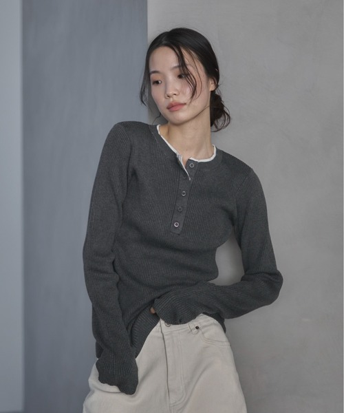 feepur(フェピュール)の「【ハンドウォッシャブル】バイカラーヘンリーニット(ニット/セーター・レディース・チャコールグレー/アイボリー・MEDIUM)」の1枚目の写真