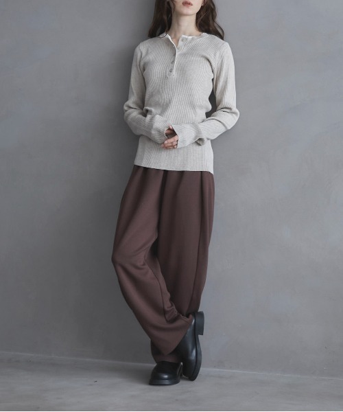 feepur(フェピュール)の「【ハンドウォッシャブル】バイカラーヘンリーニット(ニット/セーター・レディース・チャコールグレー/アイボリー・MEDIUM)」の3枚目の写真