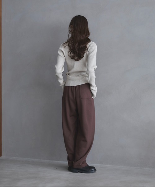 feepur(フェピュール)の「【ハンドウォッシャブル】バイカラーヘンリーニット(ニット/セーター・レディース・チャコールグレー/アイボリー・MEDIUM)」の9枚目の写真