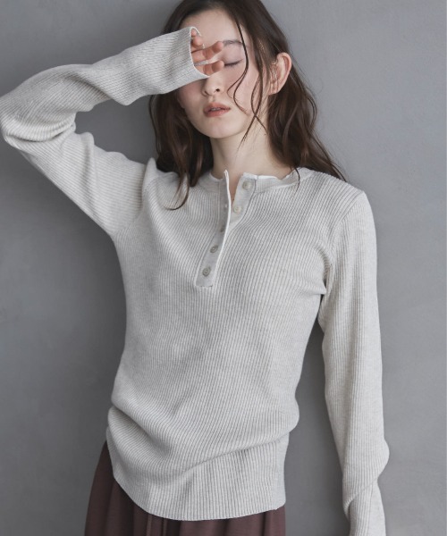 feepur(フェピュール)の「【ハンドウォッシャブル】バイカラーヘンリーニット(ニット/セーター・レディース・チャコールグレー/アイボリー・MEDIUM)」の12枚目の写真