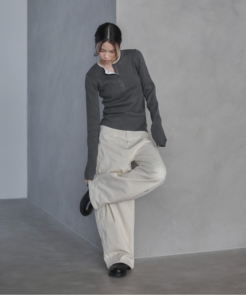 feepur(フェピュール)の「【ハンドウォッシャブル】バイカラーヘンリーニット(ニット/セーター・レディース・チャコールグレー/アイボリー・MEDIUM)」の15枚目の写真