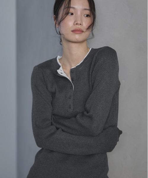 feepur(フェピュール)の「【ハンドウォッシャブル】バイカラーヘンリーニット(ニット/セーター・レディース・チャコールグレー/アイボリー・MEDIUM)」の20枚目の写真