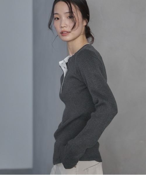 feepur(フェピュール)の「【ハンドウォッシャブル】バイカラーヘンリーニット(ニット/セーター・レディース・チャコールグレー/アイボリー・MEDIUM)」の22枚目の写真